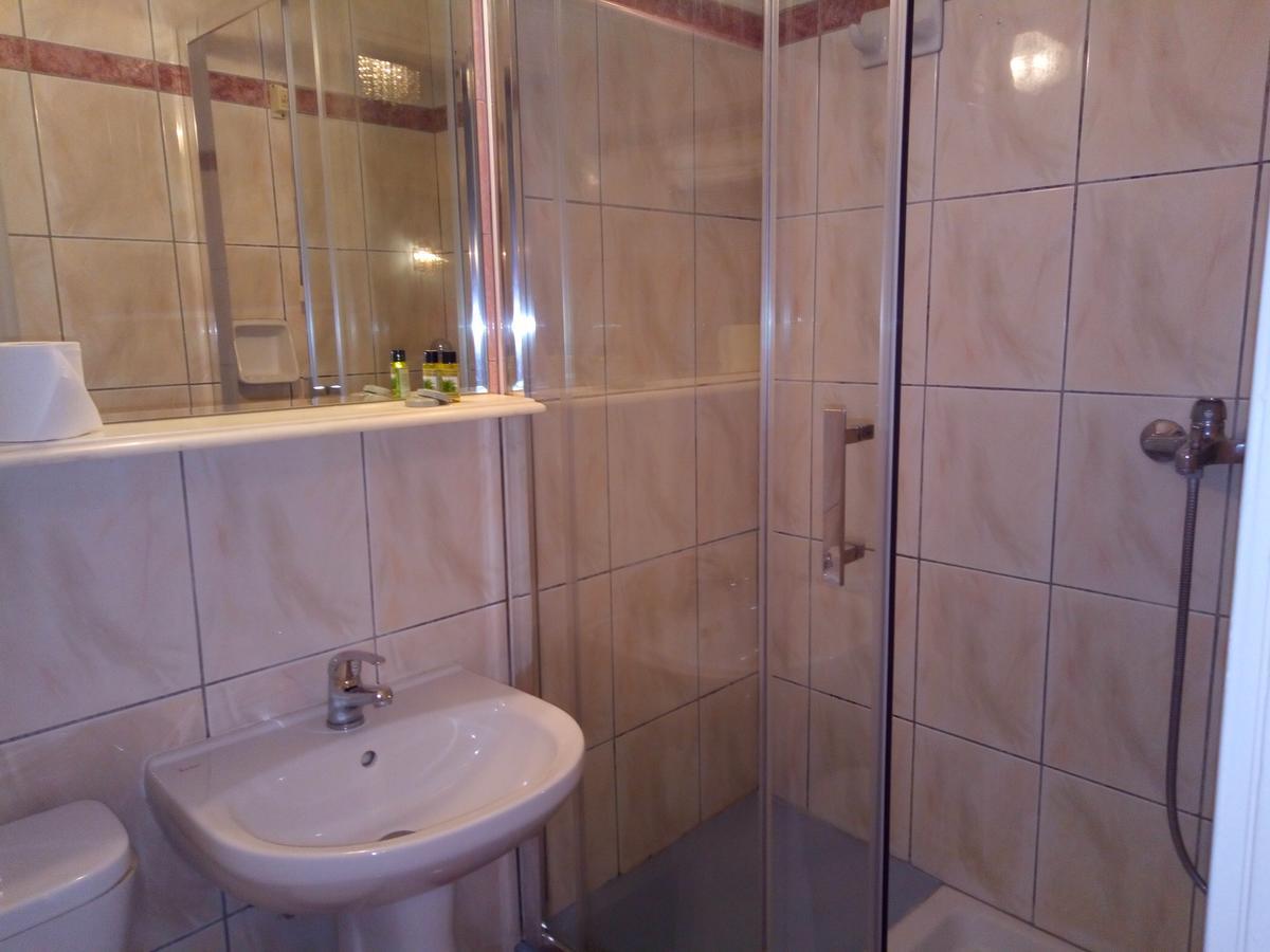 Basic Triple Room