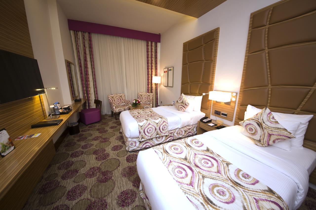 Deluxe Room Three Single Beds