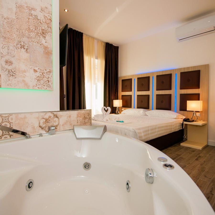 Deluxe Double or Twin Room Spa Bath