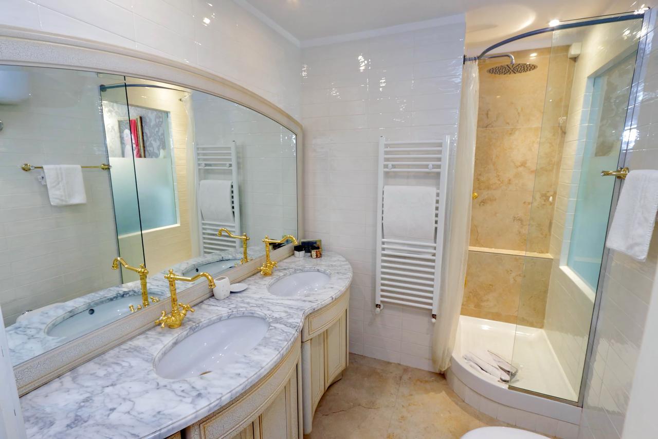 Deluxe Double or Twin Room City View