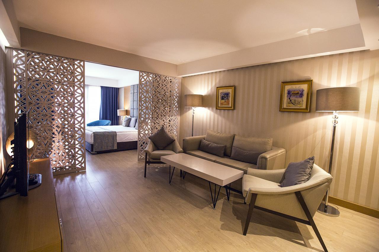 Deluxe Suite with Bosphorus View
