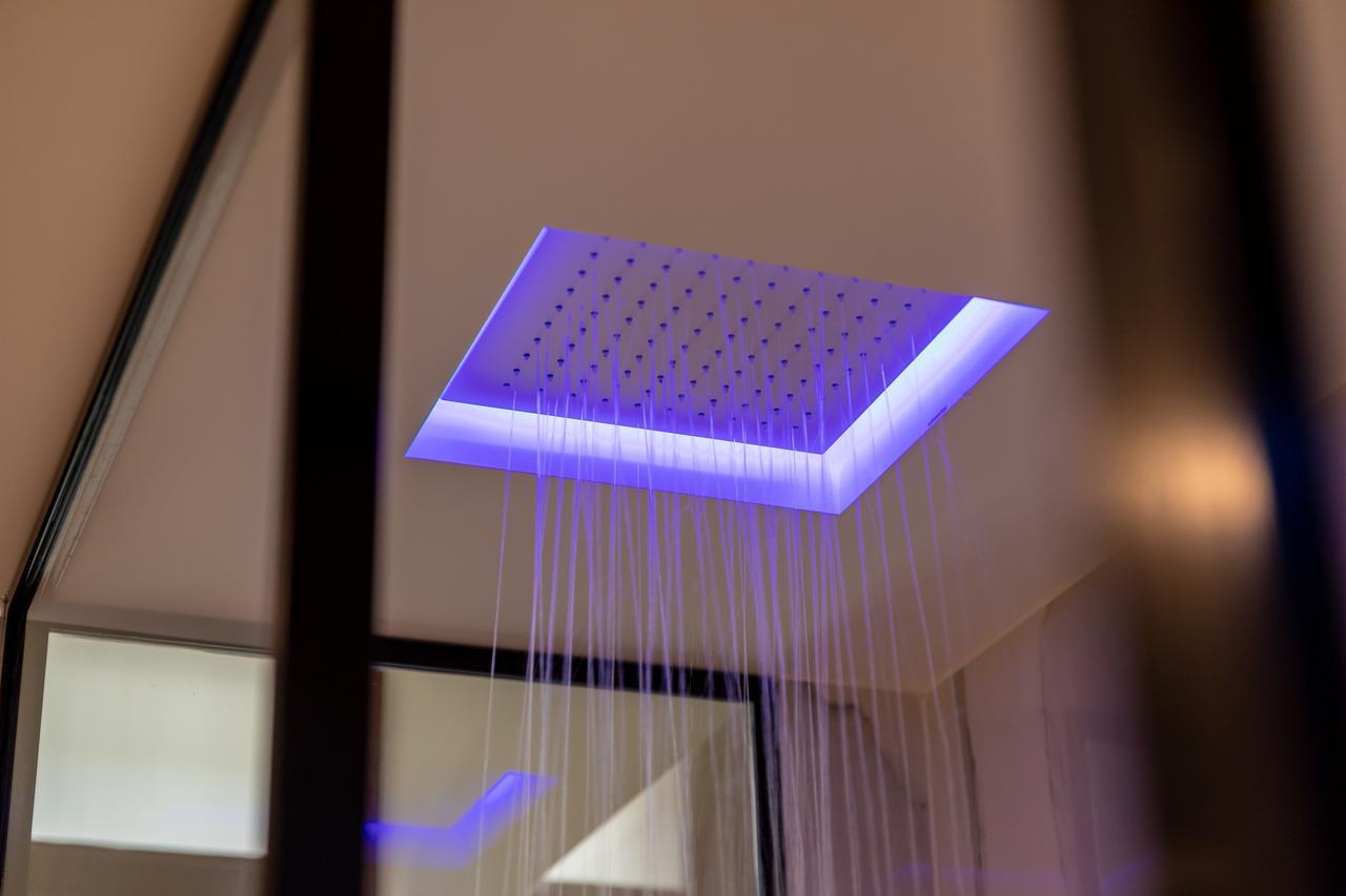 King Suite Spa Bath