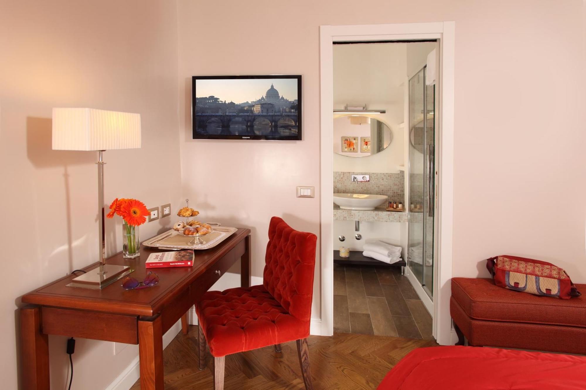 Double or Twin Room Annex Building Via del Corso 75
