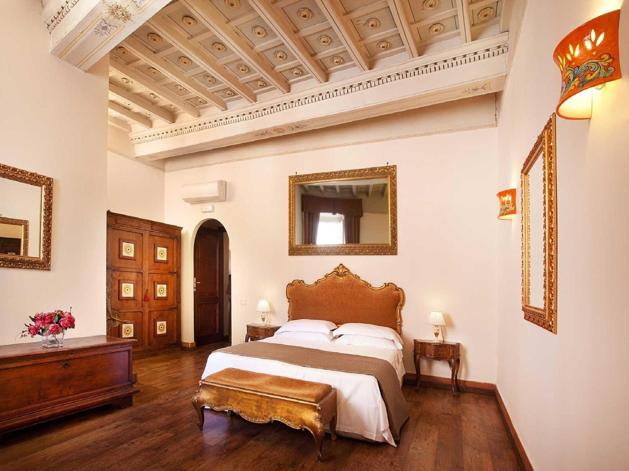 Quintuple Room