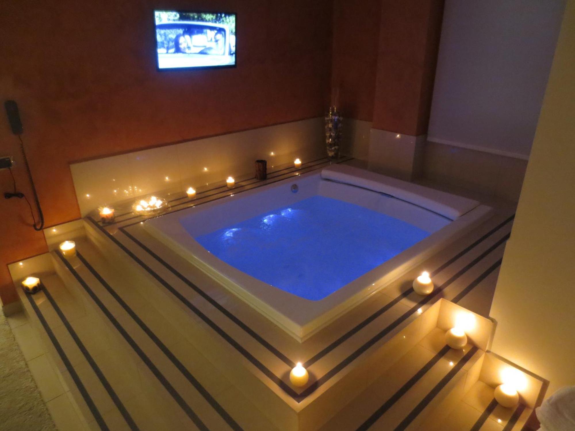 King Suite Whirlpool
