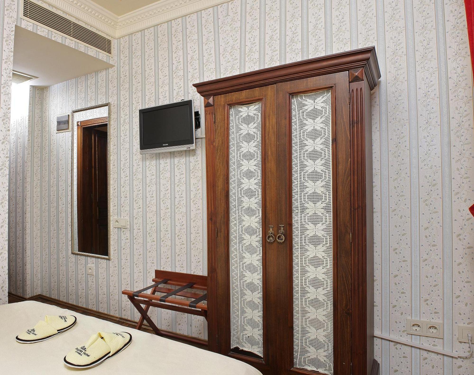 Economy Room