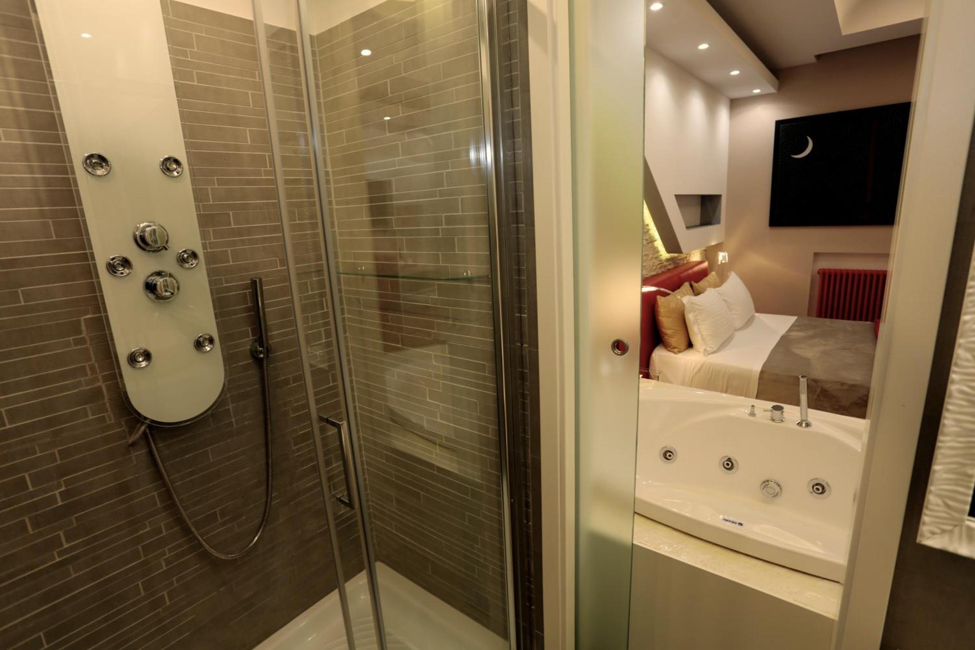 Deluxe Double Room Bath