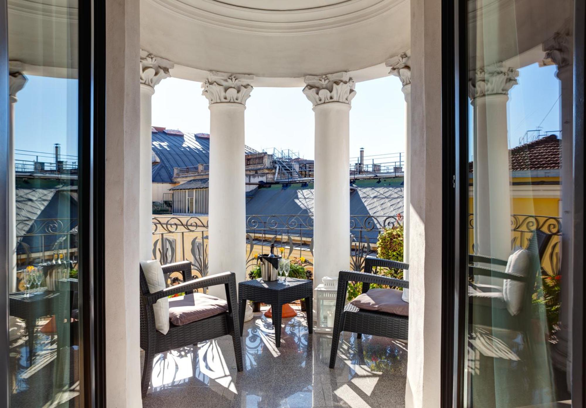 Royal Wellness Suite Balcony