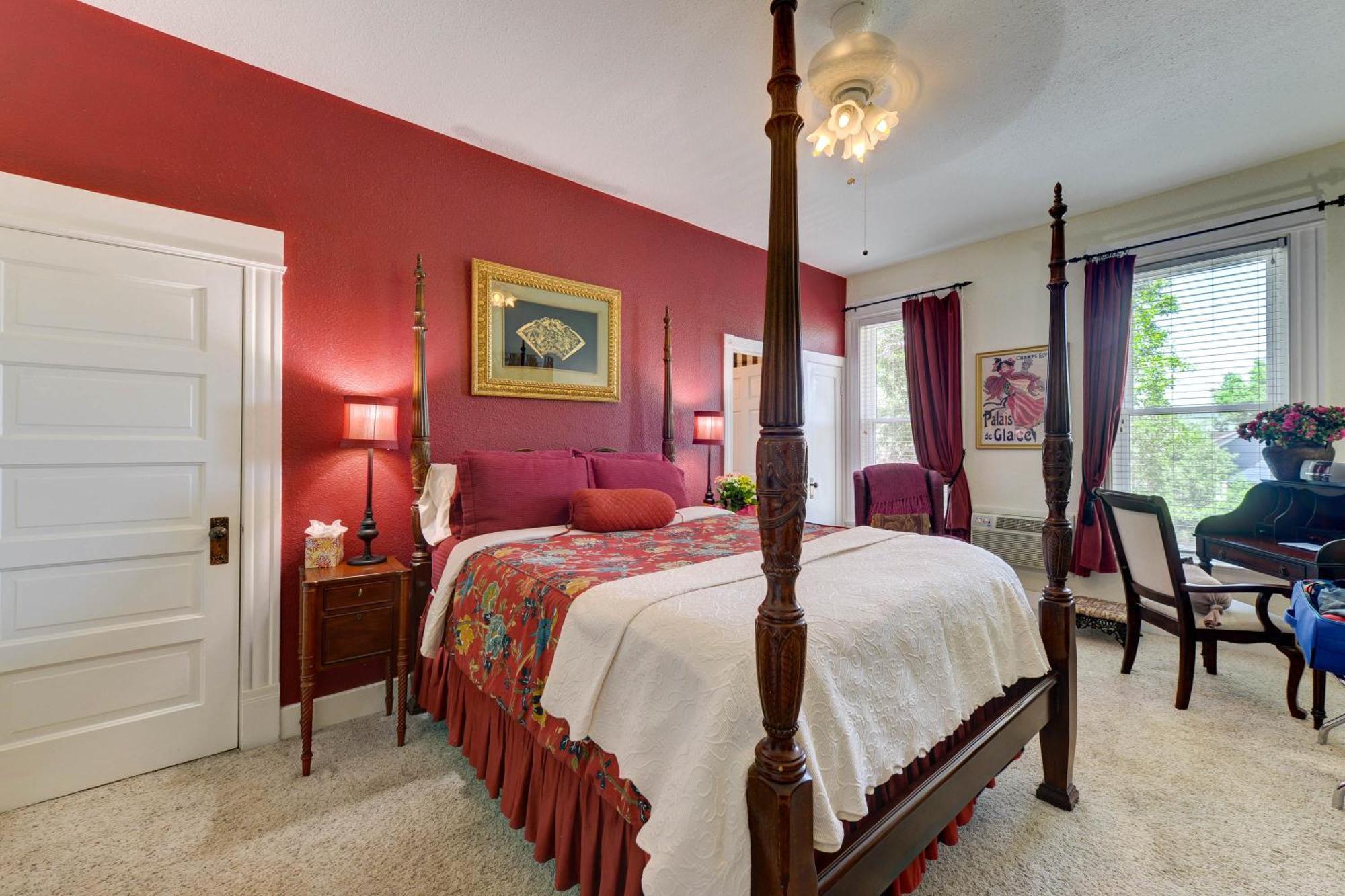 Standard Queen Room