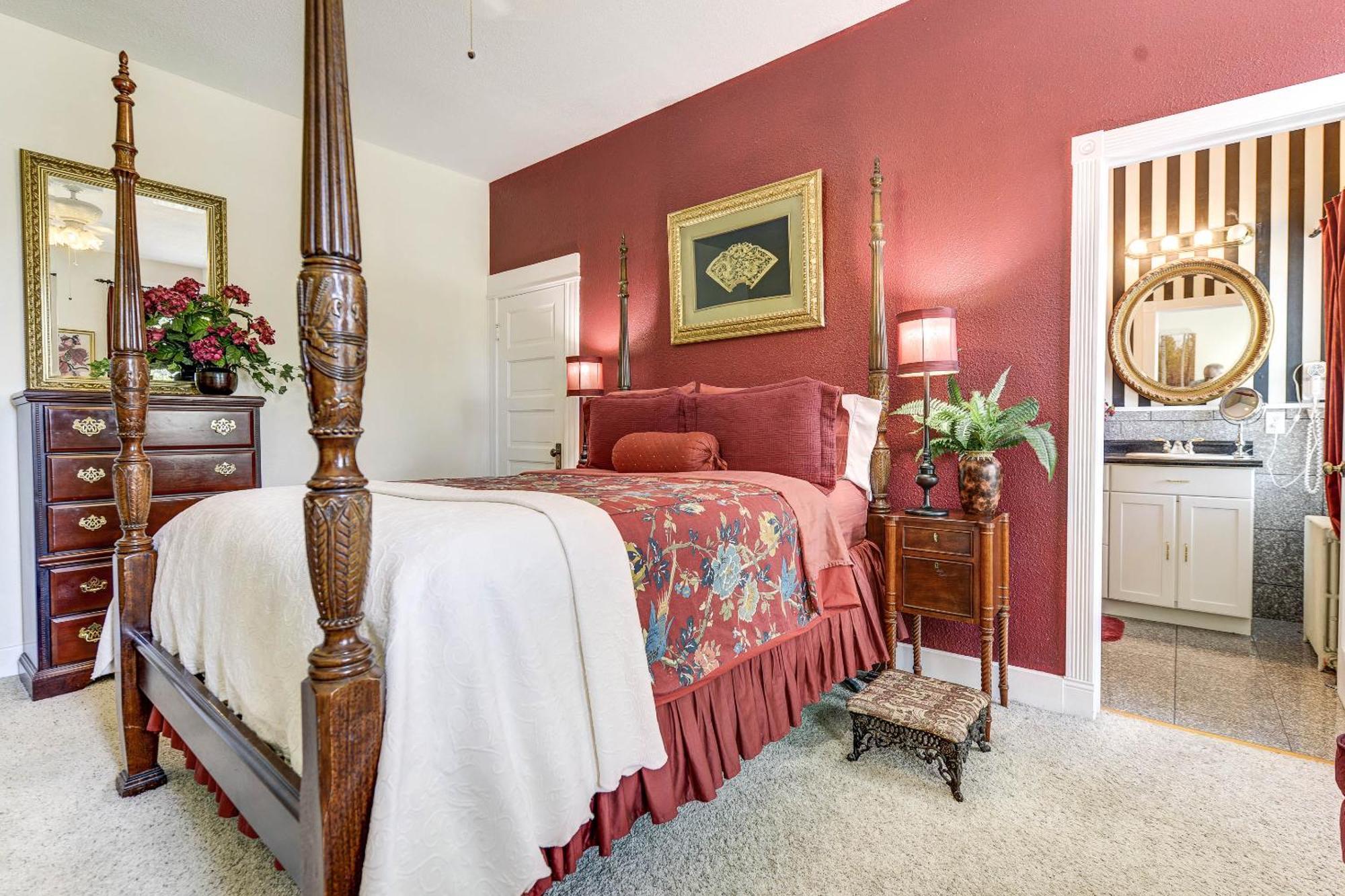 Standard Queen Room