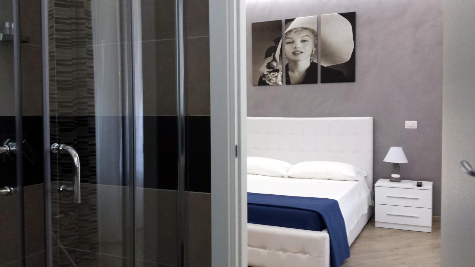 Comfort Triple Room Shower