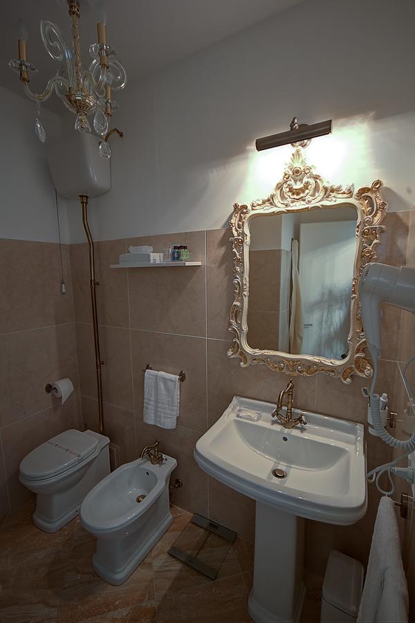Deluxe Queen Suite