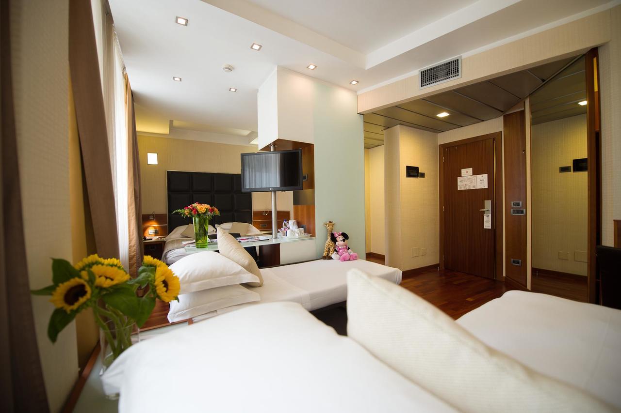 Junior Queen Suite