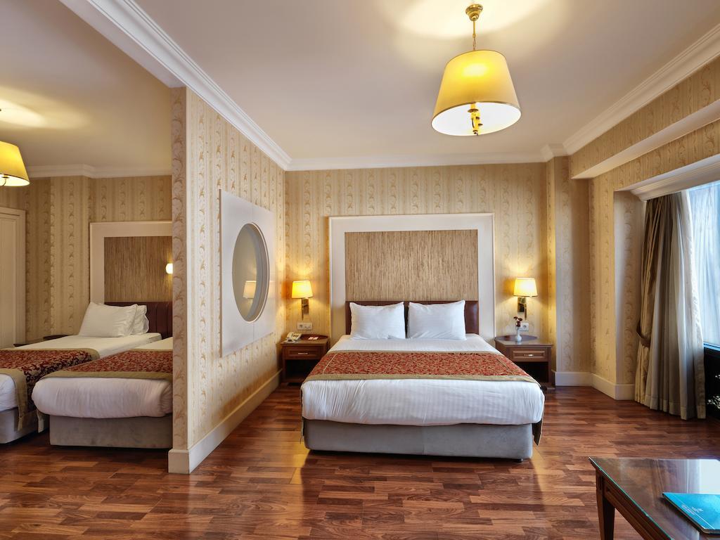 Deluxe Family Room