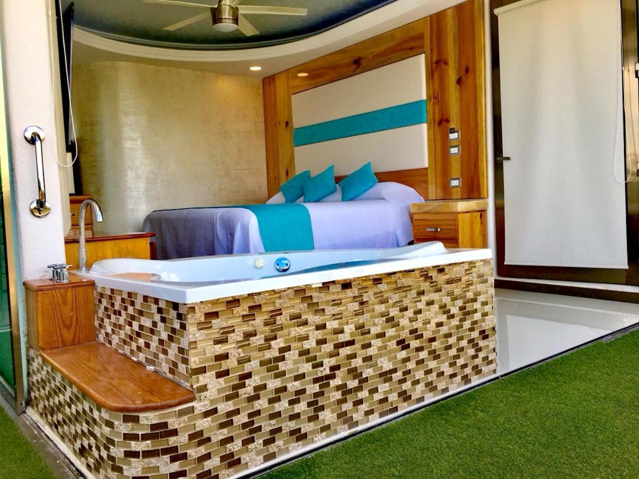King Suite Spa Bath