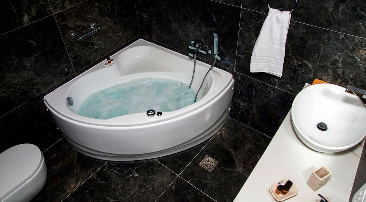 Acropolis Corner Suite Balcony Jetted tub
