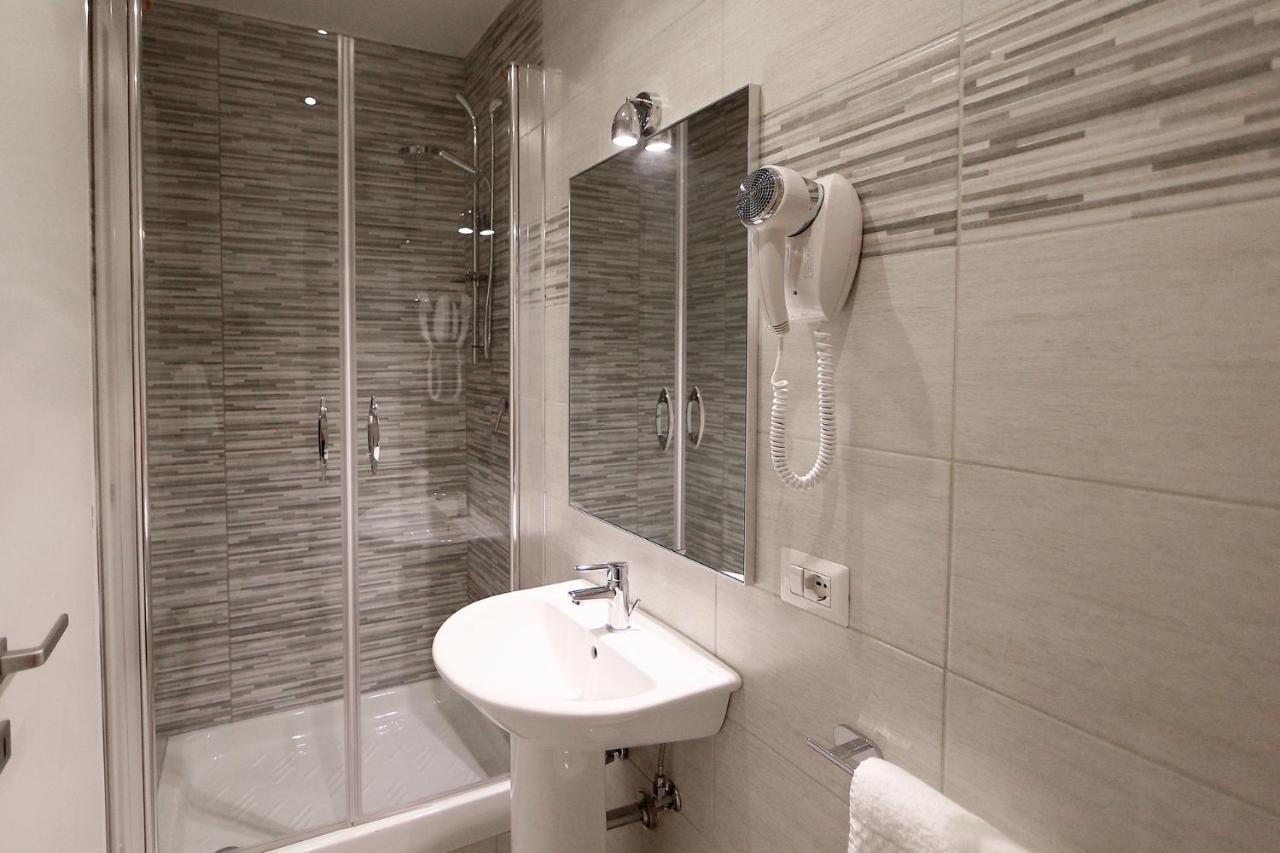 Double or Twin Room Private Bathroom