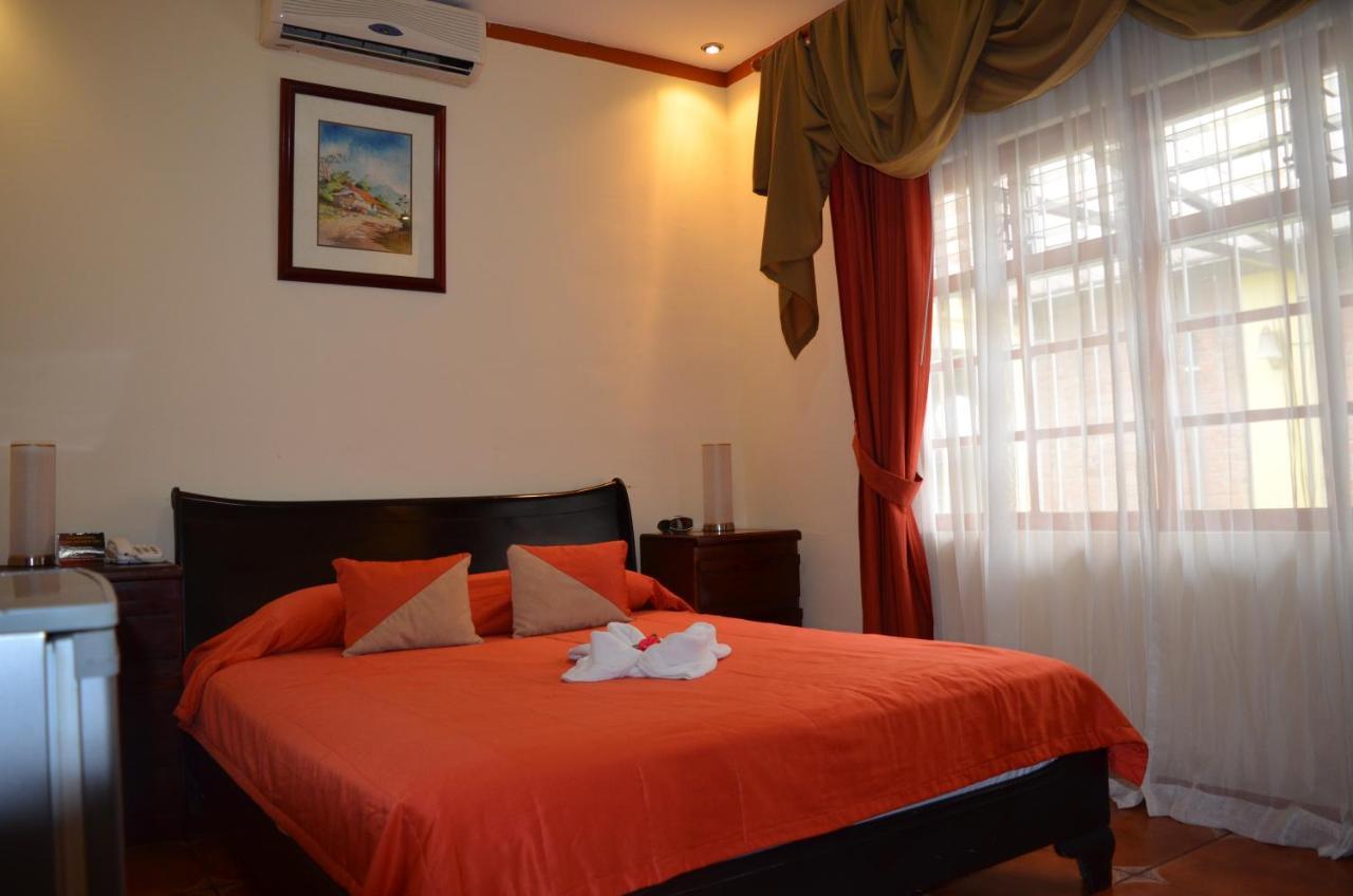 Standard Queen Room