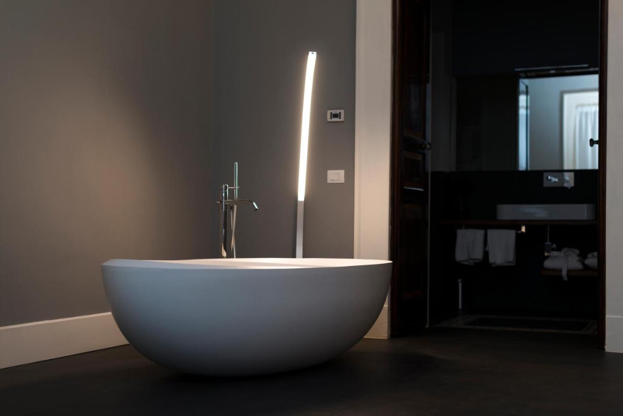 King Suite Bath