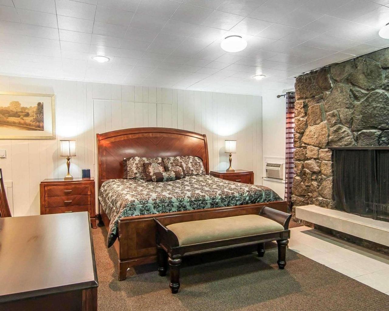 Superior Corner Room