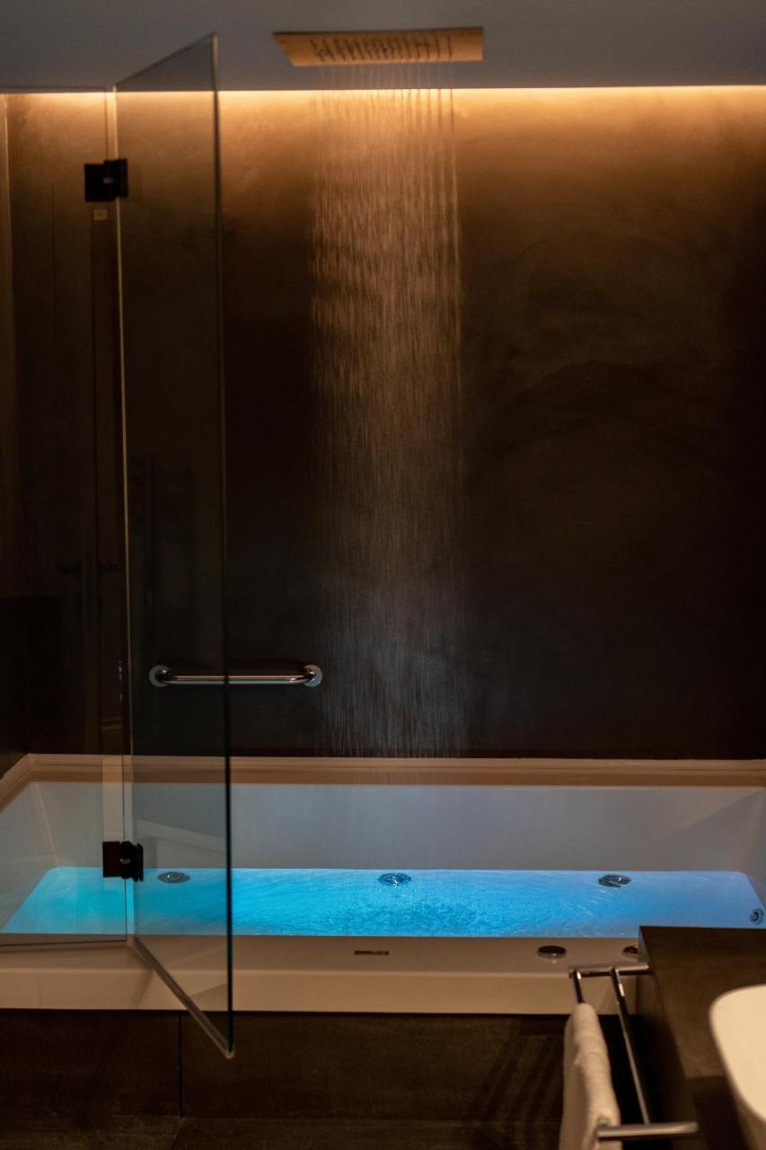 King Suite Spa Bath