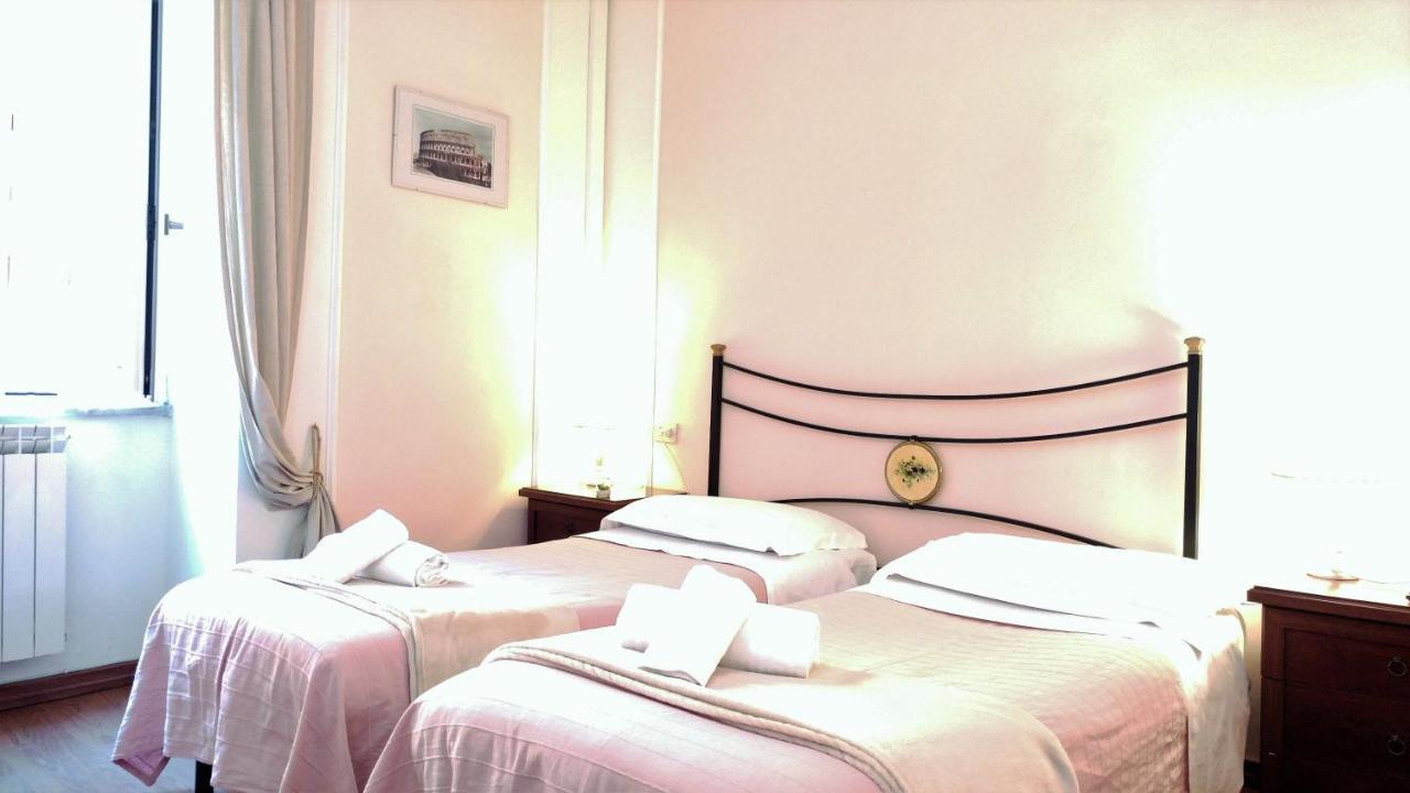 Double or Twin Room Private Bathroom