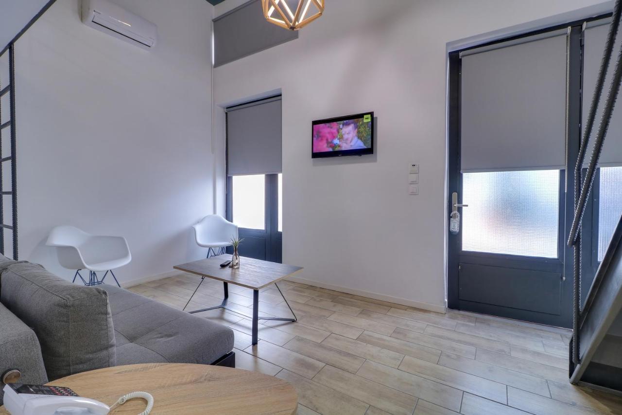 Street Level Superior Loft