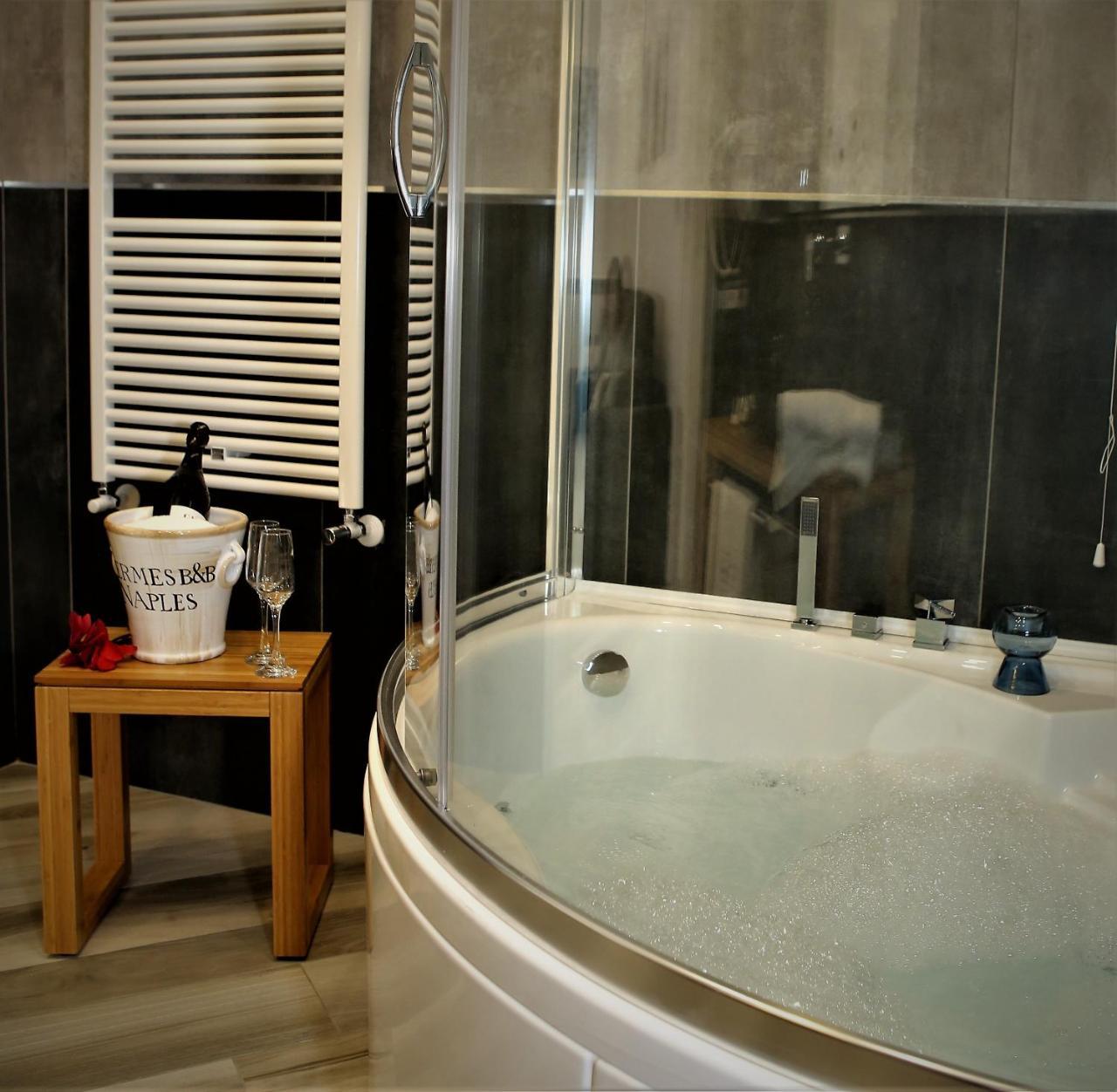 Deluxe Suite Spa Bath