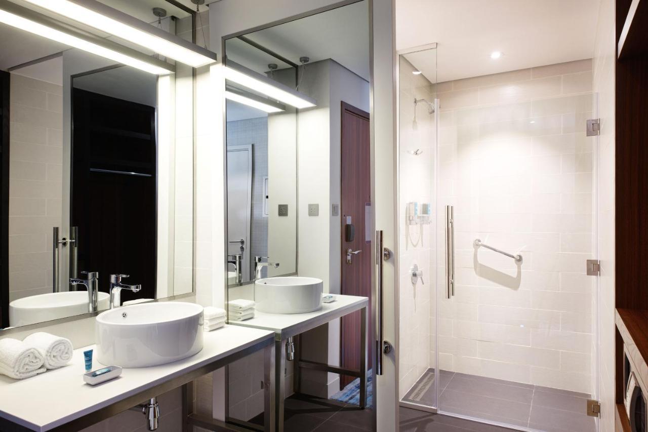 Savvy Suite – King Bed Living Room Two Bathrooms Complimentary Shuttle to Expo Metro Station & Al Maktoum International Airport