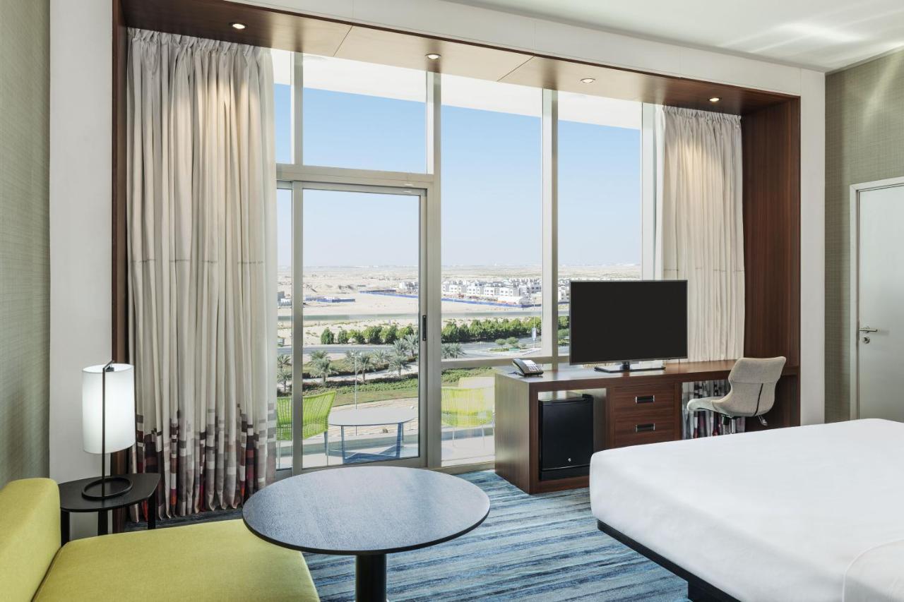 Savvy Suite – King Bed Living Room Two Bathrooms Complimentary Shuttle to Expo Metro Station & Al Maktoum International Airport