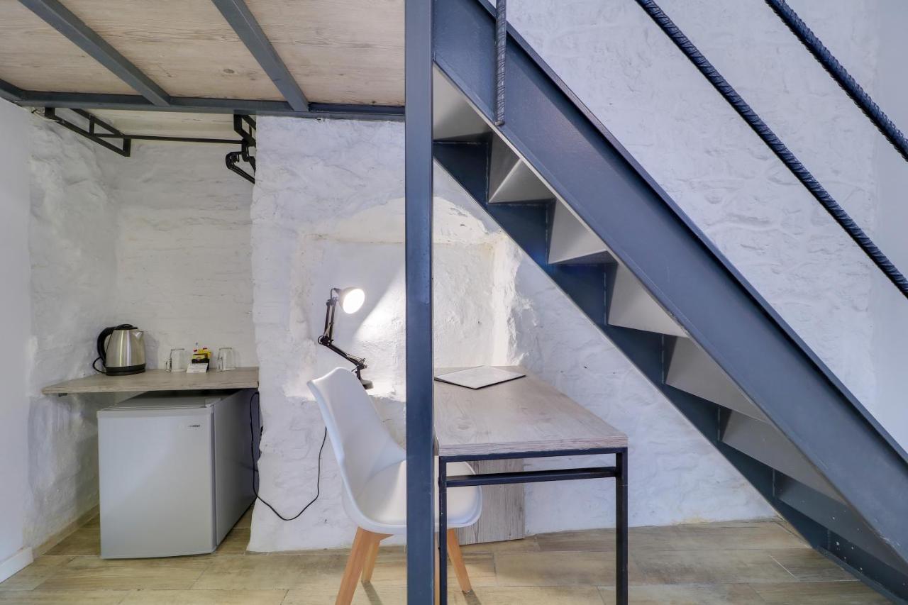 Street Level Superior Loft