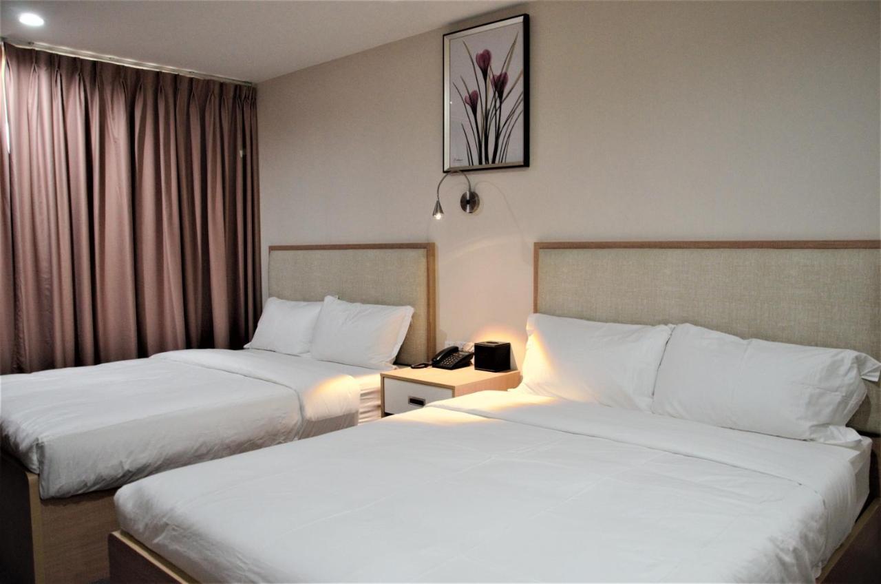 Queen Room with Two Queen Beds,773295568:JPEG