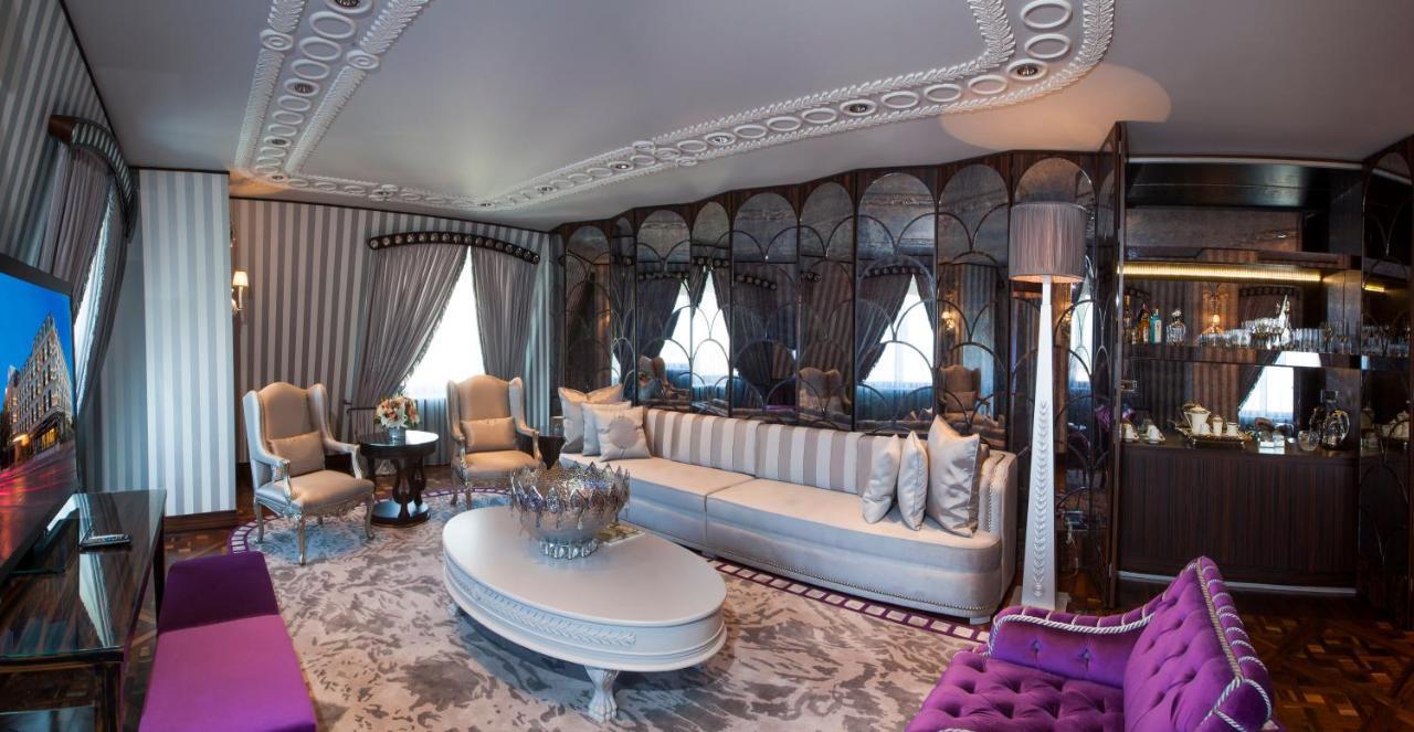 Presidential King Suite with Sauna & Hot Tub