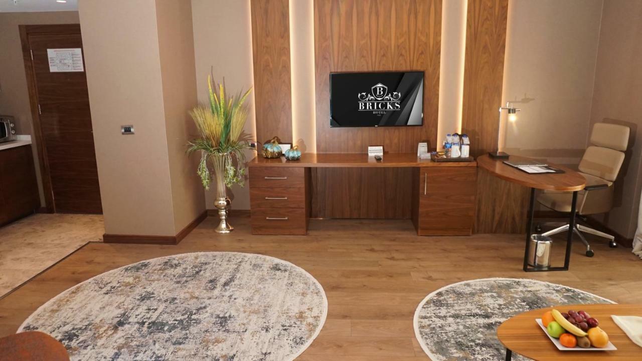 King Suite With Free Airport Transfer