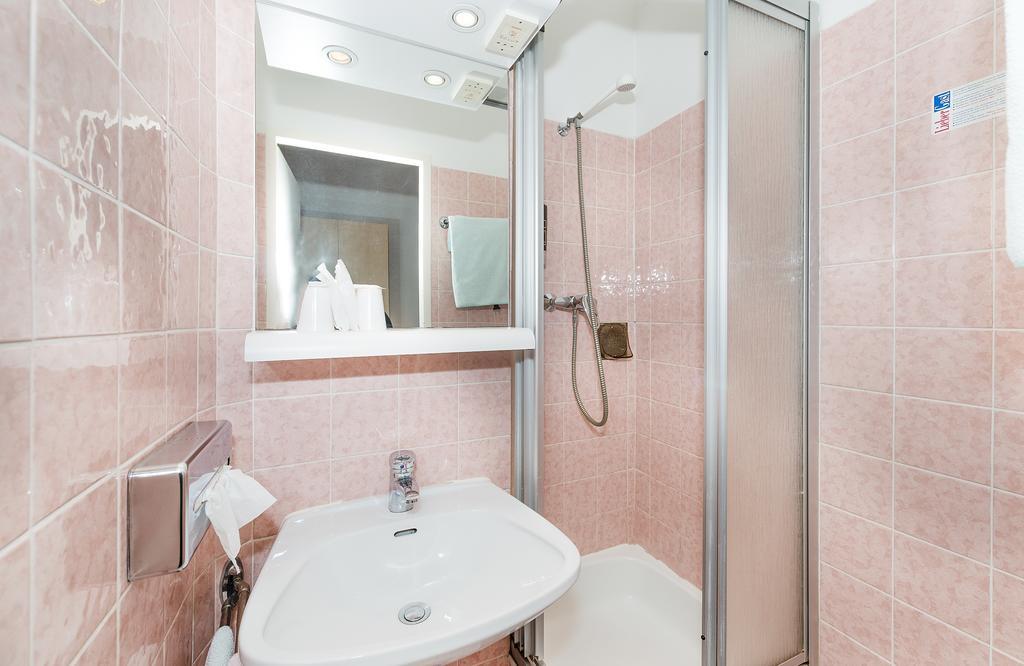 Budget Single Room Shared Toilet