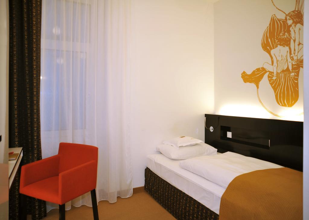 Classic Single Room