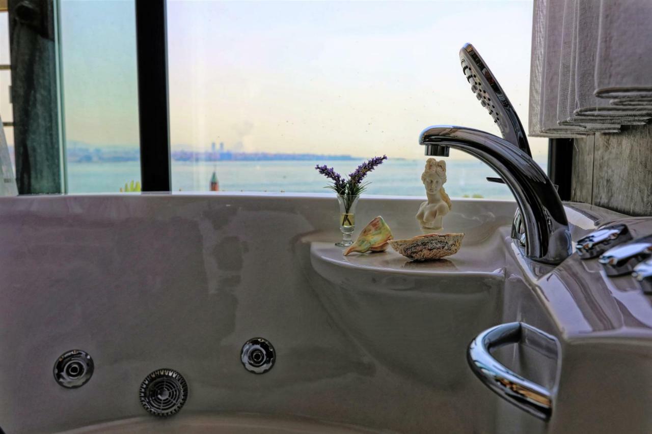 King Suite with Spa Bath