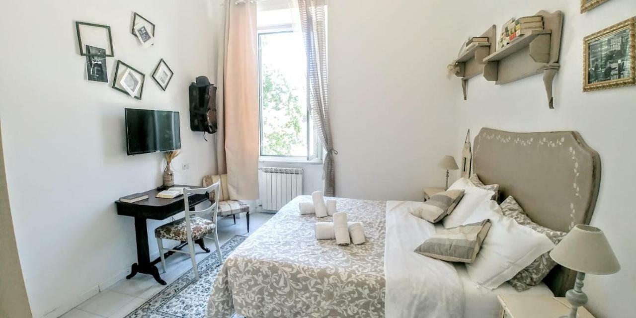 Deluxe Double Room Private Bathroom