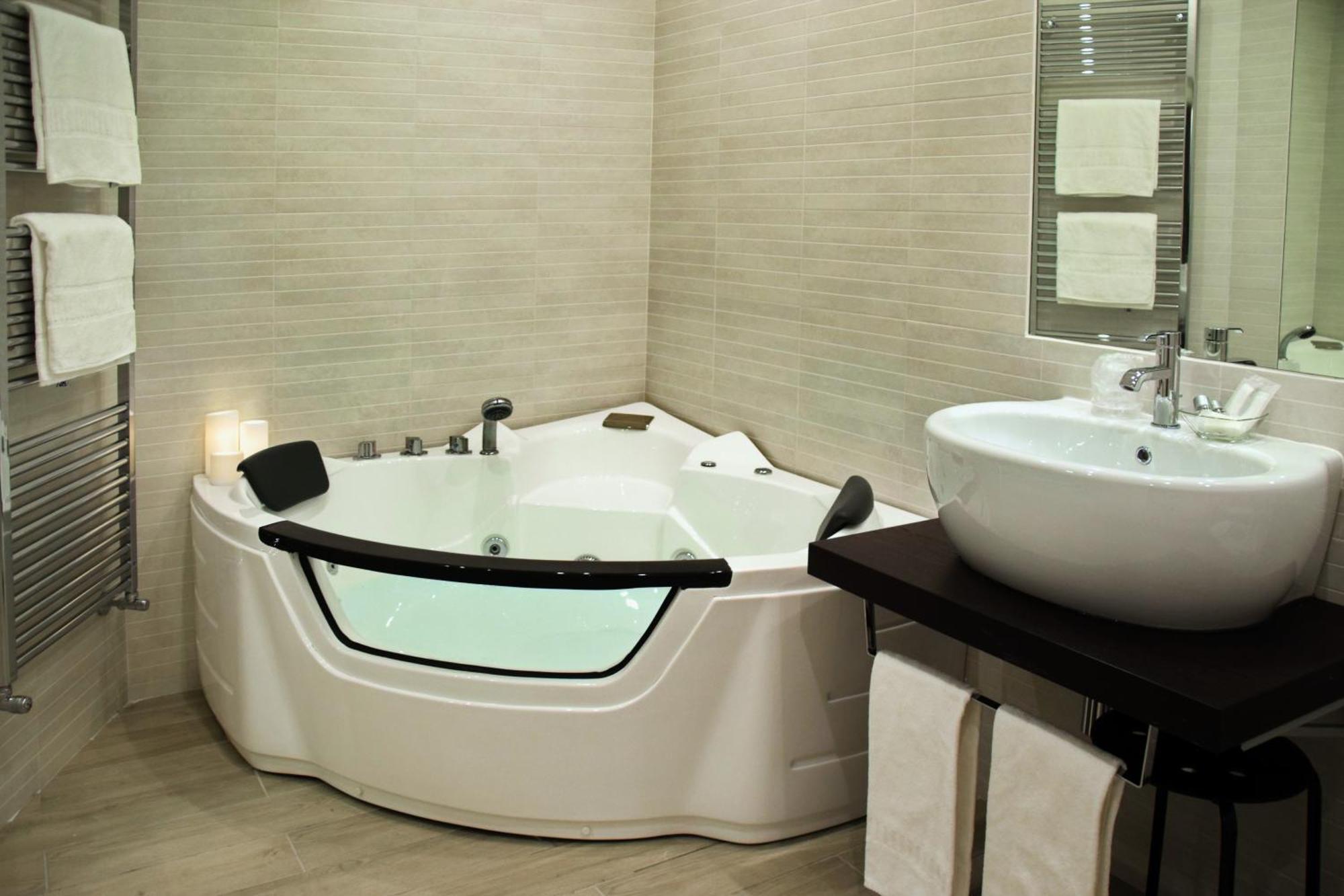 Suite Spa Bath