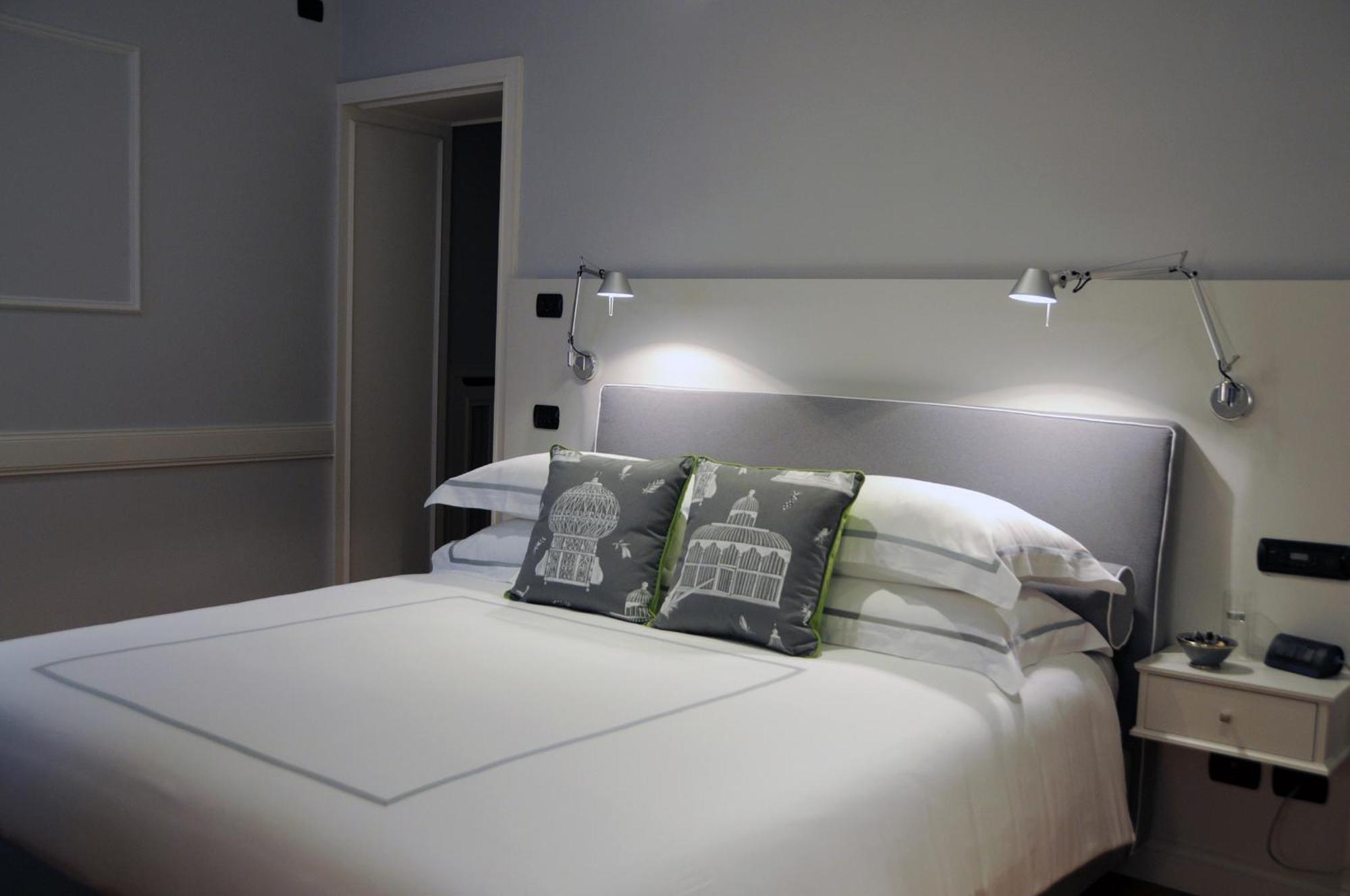 White Junior Suite