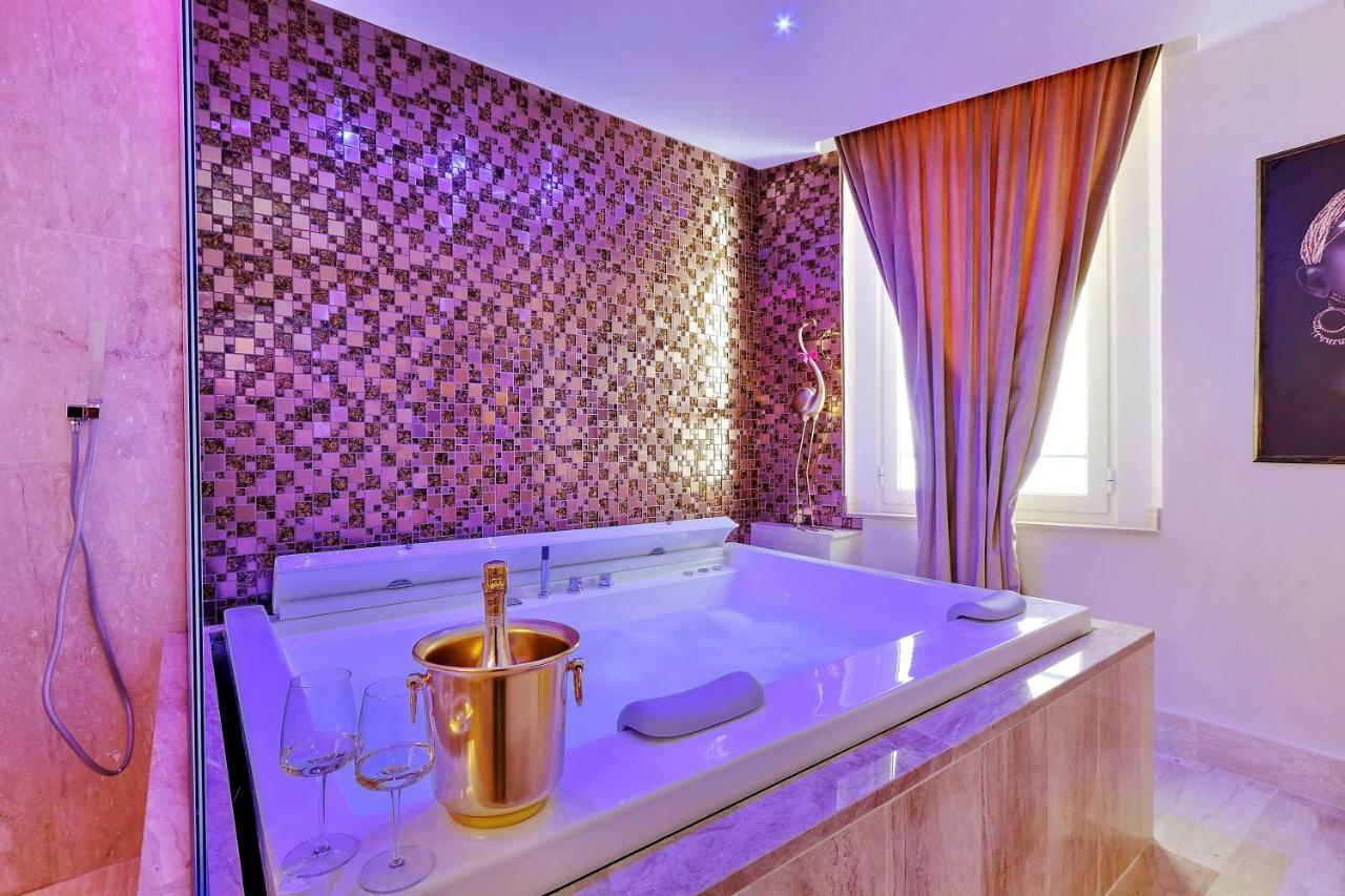King Suite Spa Bath
