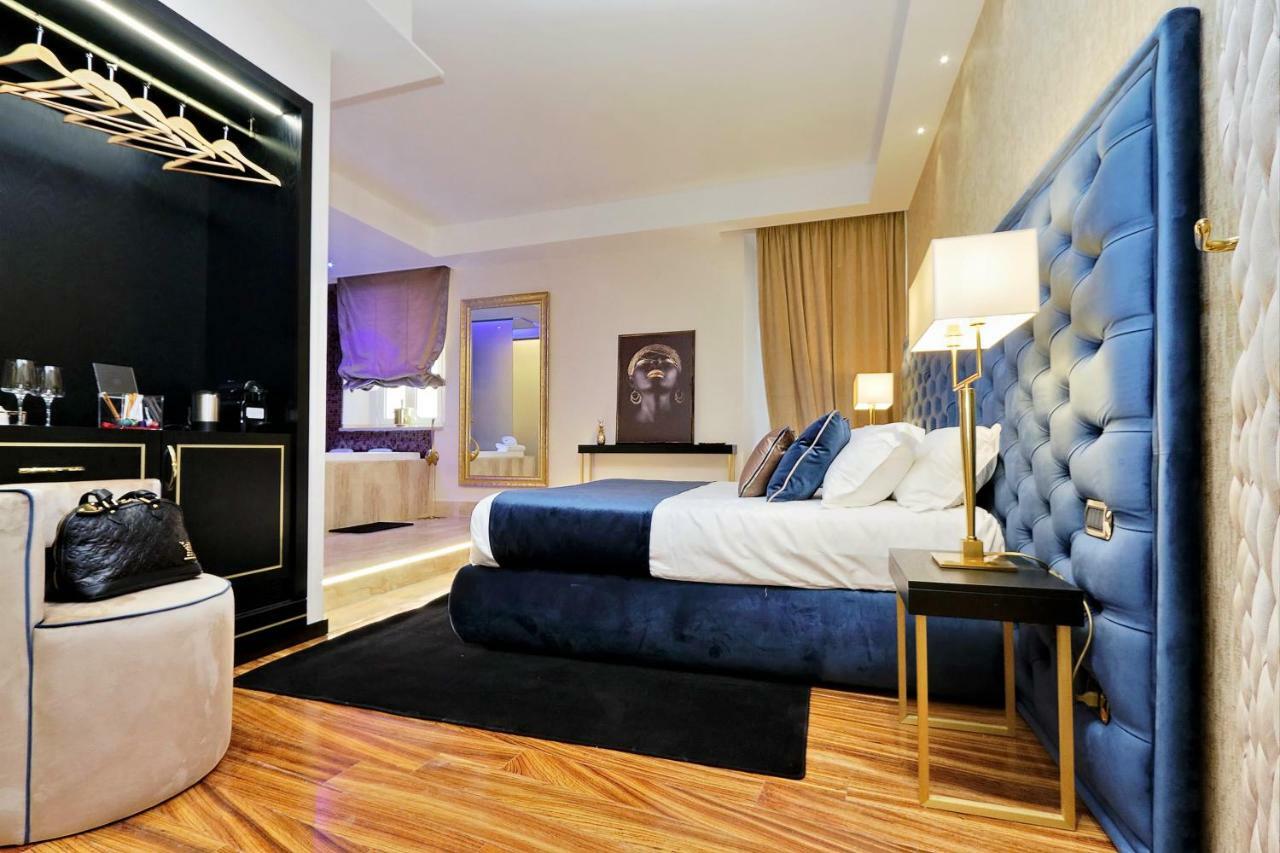 King Suite Spa Bath