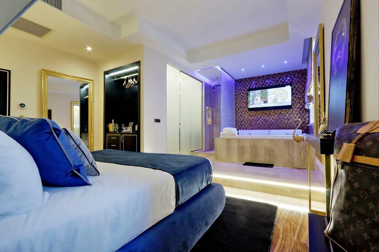 King Suite Spa Bath