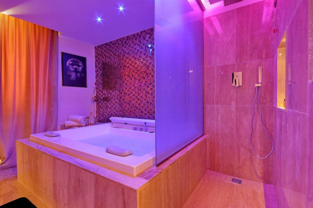 King Suite Spa Bath