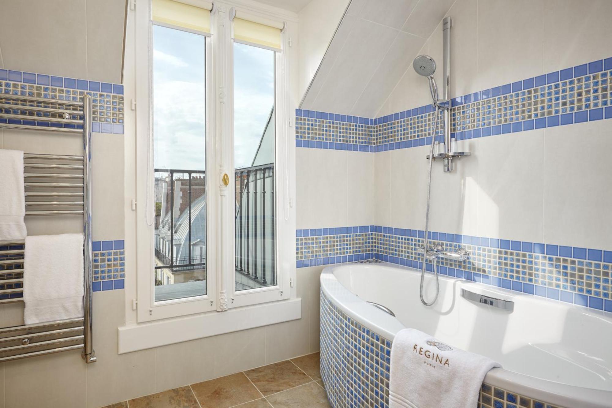 Family Suite (2 Adults + 2 Children)