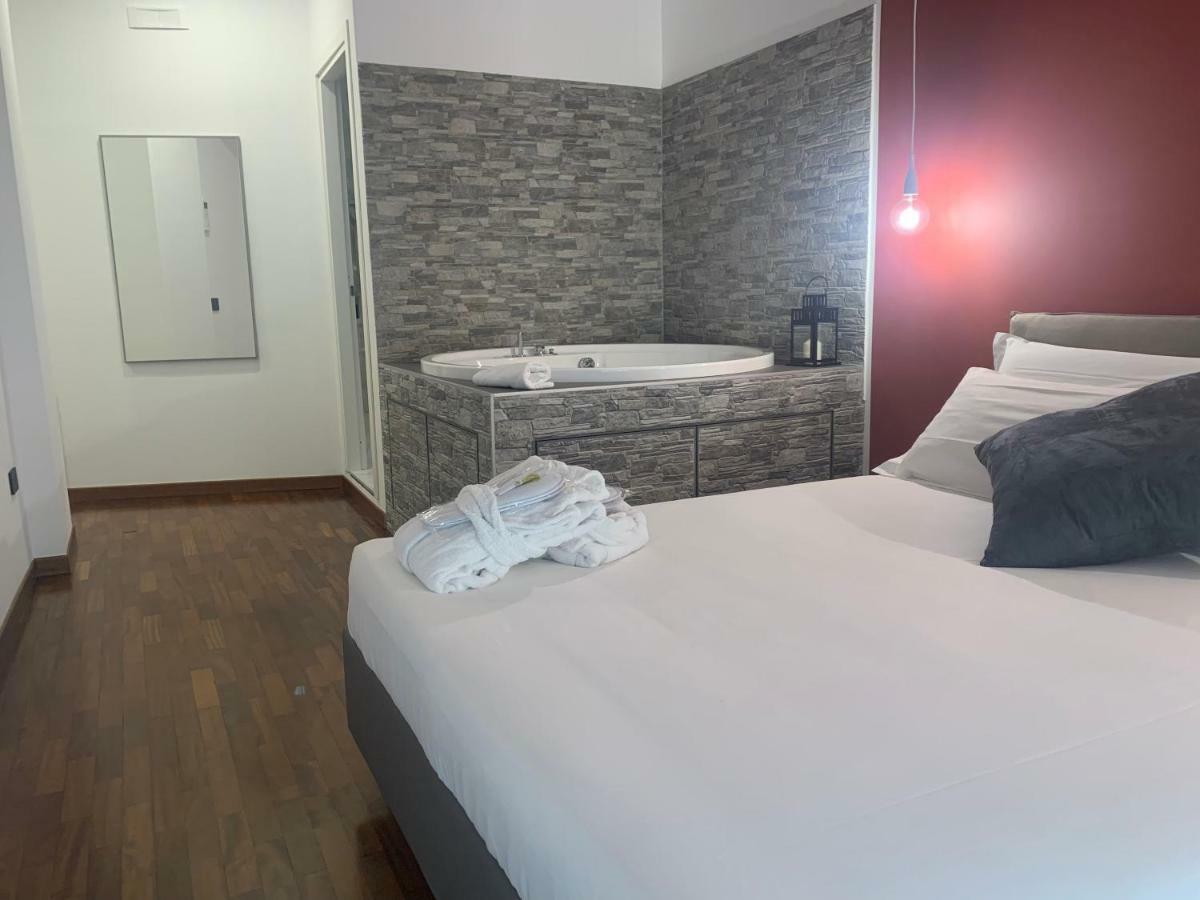 Suite Balcony Spa Bath