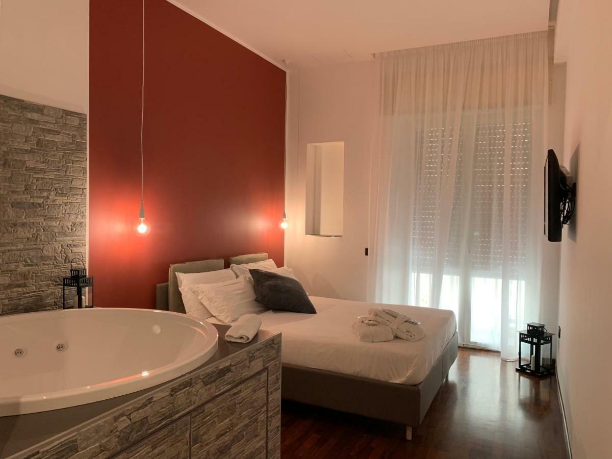 Suite Balcony Spa Bath