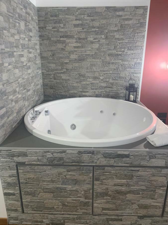 Suite Balcony Spa Bath