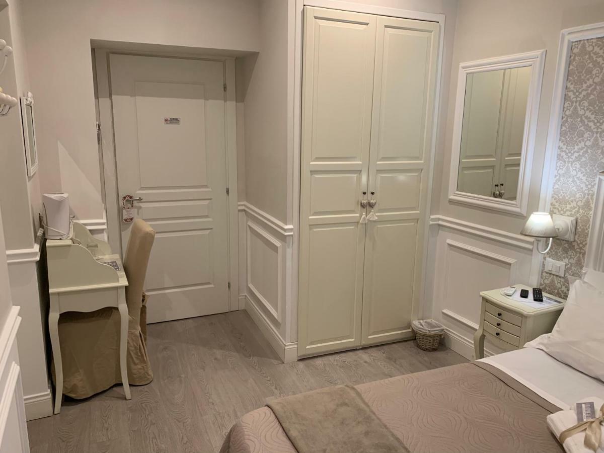 Double Room French Bed