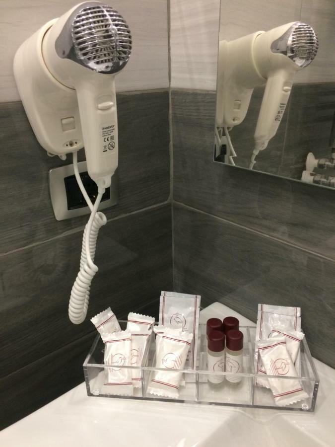 Deluxe Double Room Shower